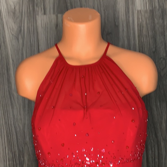 Red Dress - Picture 4 of 7